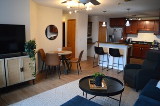 8201 Mayo Dr, Unit 307 in Madison, WI - Building Photo - Building Photo