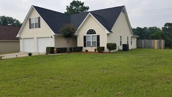 2004 Ivey Commons Rd in Fayetteville, NC - Building Photo