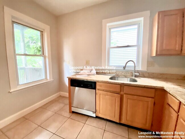 19 Roseclair St, Unit 3 in Boston, MA - Building Photo - Building Photo