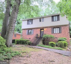 1321 Stillwood Dr NE in Atlanta, GA - Building Photo