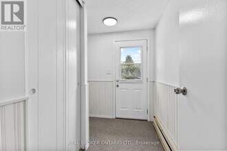 320 Reynolds Dr in Ottawa, ON - Building Photo - Building Photo