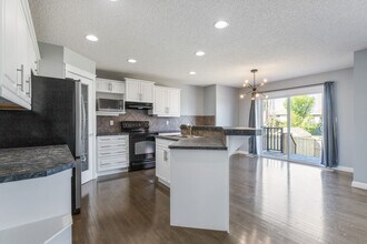 1020-118A 118a St SW in Edmonton, AB - Building Photo - Building Photo