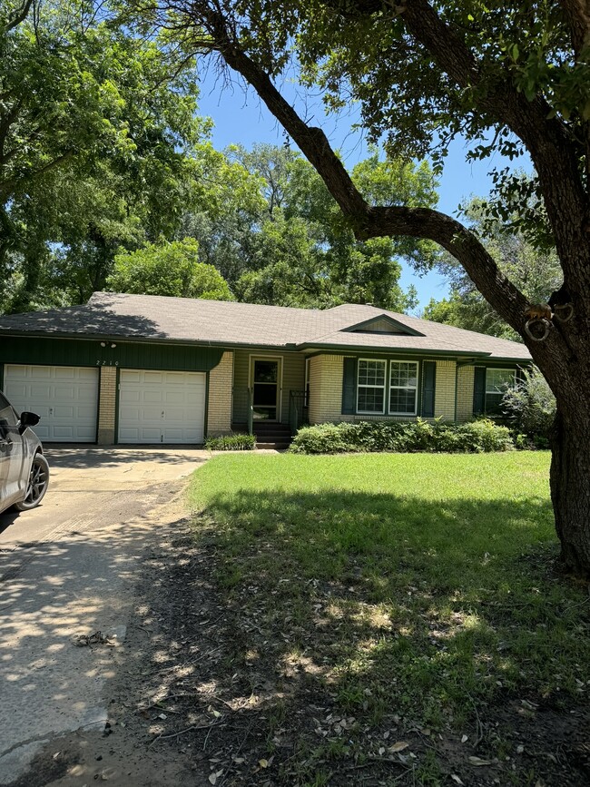 property at 2210 Robinwood Ln