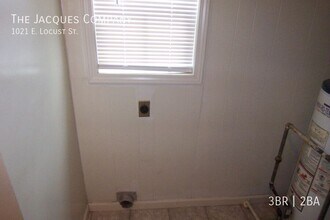 1021 E Locust St in Springfield, MO - Building Photo - Building Photo