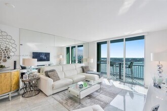 90 Alton Rd, Unit # 1806 in Miami Beach, FL - Building Photo - Building Photo