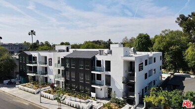 11445 Riverside Dr in Los Angeles, CA - Building Photo - Building Photo