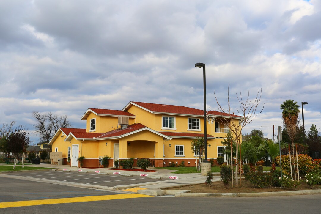 Nina Place Apartments in Bakersfield, CA - Foto de edificio