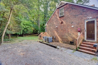 114 Richards Rd in Williamsburg, VA - Foto de edificio - Building Photo