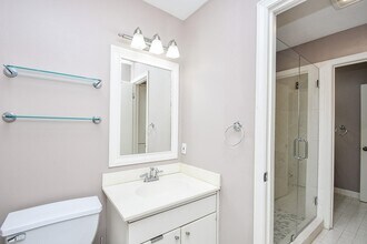 6354 Del Monte Dr in Houston, TX - Building Photo - Building Photo