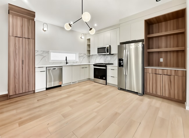 9303-9123 123 Ave NW in Edmonton, AB - Building Photo - Building Photo