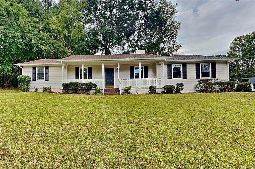 7116 Stonecreek Dr in Douglasville, GA - Building Photo