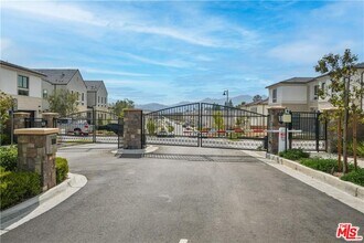 20568 Edgewood Ct in Los Angeles, CA - Building Photo - Building Photo