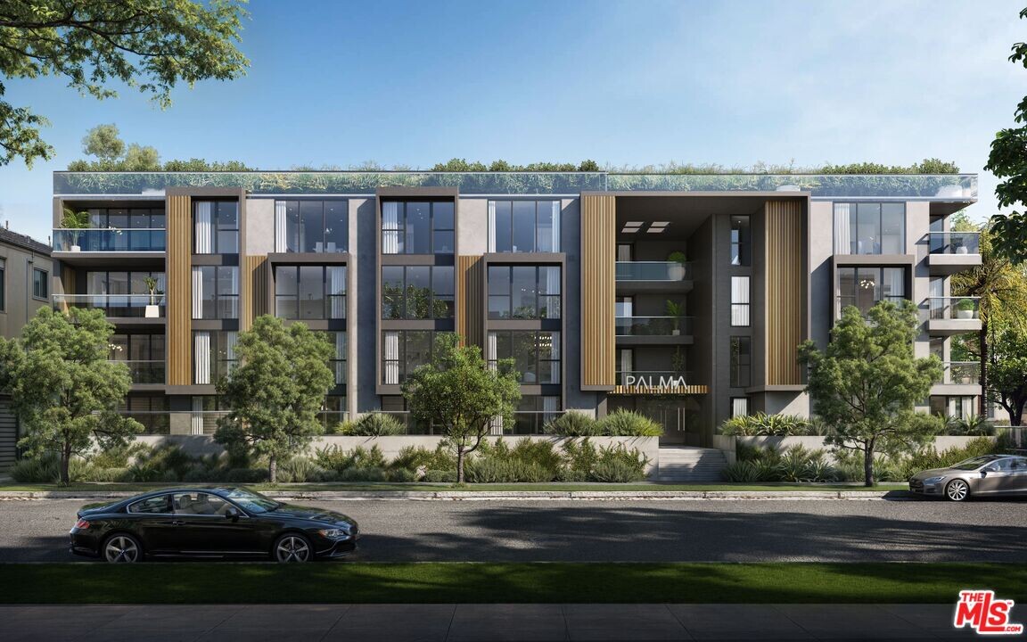 350 N Palm Dr in Beverly Hills, CA - Building Photo