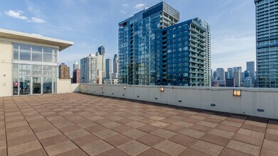 230 W Division St in Chicago, IL - Building Photo - Building Photo