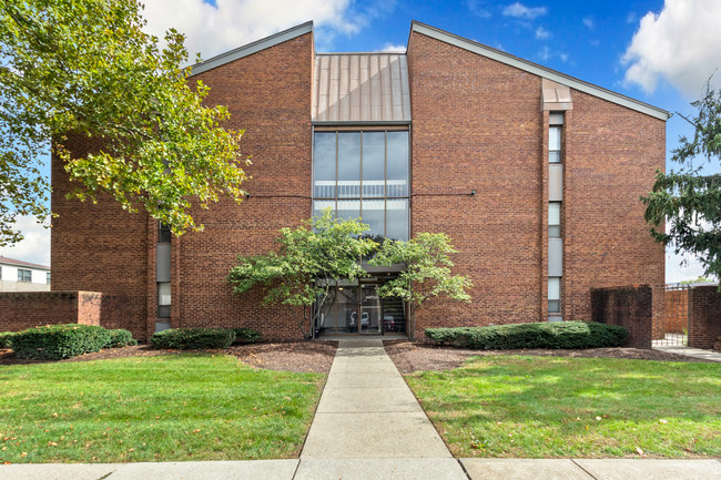 Tamarack Arms Apartments in Columbus, OH - Building Photo - Building Photo