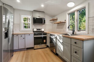 14 Lincoln St in Weymouth, MA - Building Photo