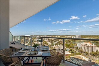 400 Central Ave, Unit 2102 in St. Petersburg, FL - Foto de edificio - Building Photo