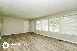 3855 E Mound St in Columbus, OH - Building Photo - Building Photo