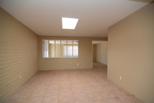 7462 E Victoria Dr in Tucson, AZ - Building Photo - Building Photo