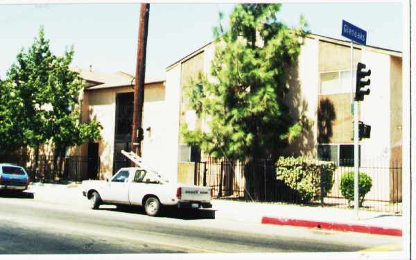 12661 Pierce St in Pacoima, CA - Building Photo