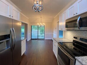 311 Heritage Vlg in Southbury, CT - Building Photo - Building Photo