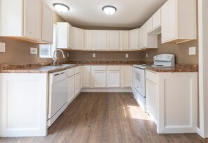 1330 N Clifton Ave in Springfield, MO - Building Photo