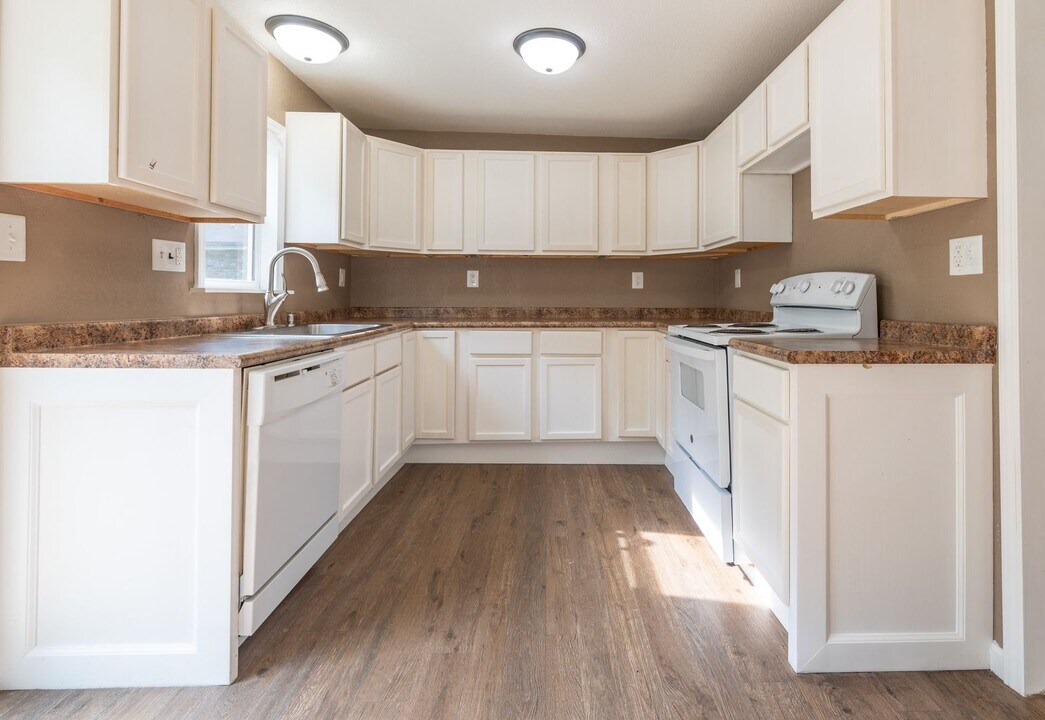 1330 N Clifton Ave in Springfield, MO - Building Photo