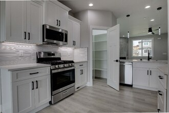 750 Rio Vis Lp in Richland, WA - Building Photo - Building Photo