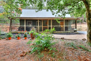 121 Redbird Dr in Blairsville, GA - Building Photo