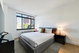 602 Washington St in New York, NY - Building Photo - Building Photo