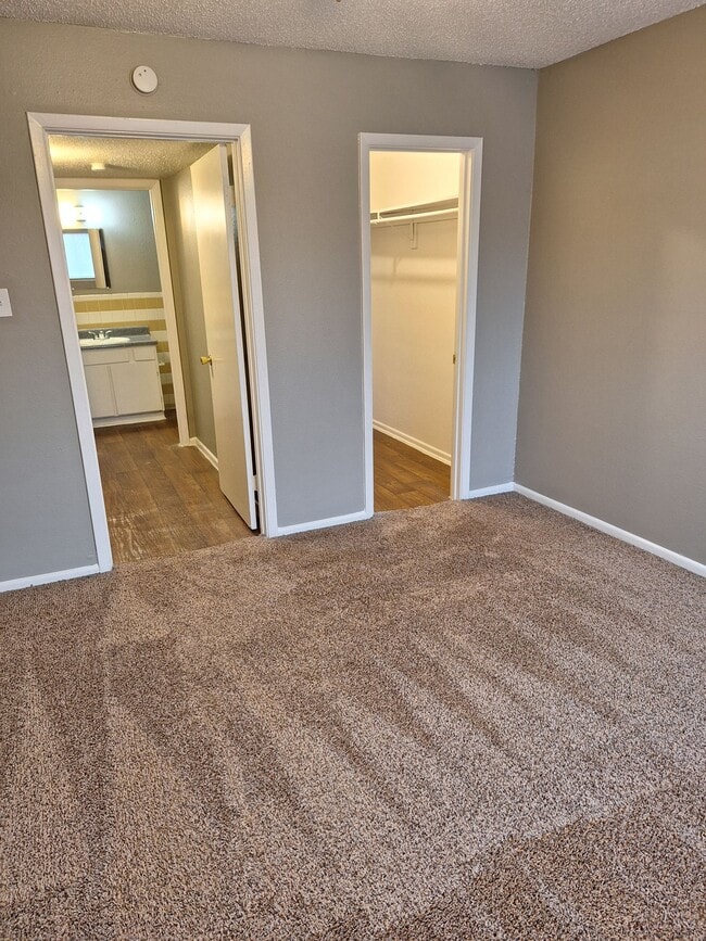 Lawnwood Apartments in San Antonio, TX - Building Photo - Building Photo
