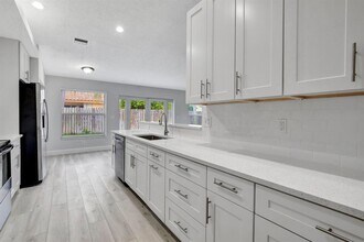5200 NW 66th Ave in Lauderhill, FL - Building Photo - Building Photo