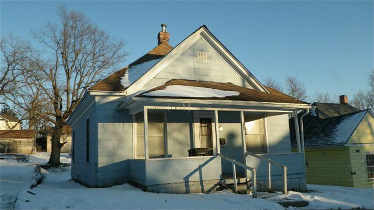 130 S Elm St in Ottumwa, IA - Foto de edificio