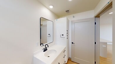 Bluestem Reserve Apartments in Yankton, SD - Foto de edificio - Building Photo
