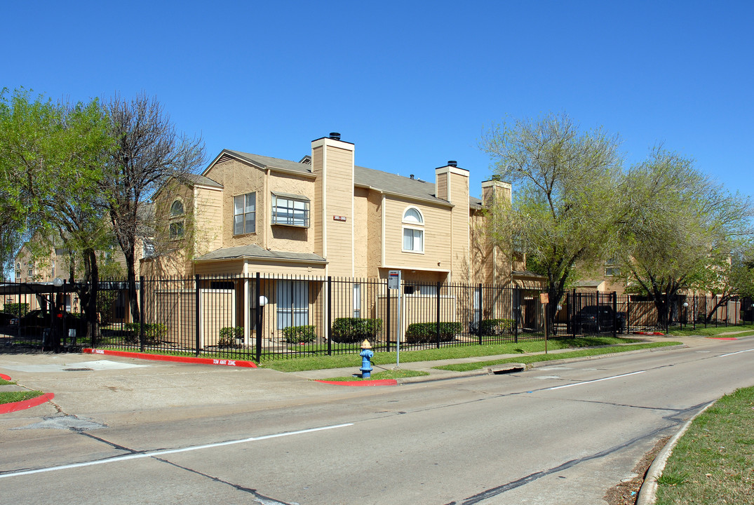 Townhome Apartments in Houston, TX - Building Photo