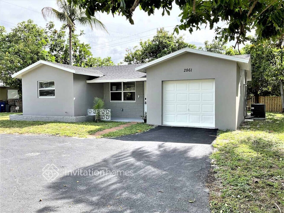 2861 NE 1st Ave in Pompano Beach, FL - Building Photo