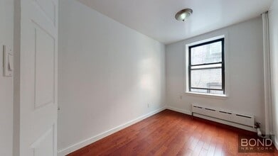 787 9th Ave in New York, NY - Building Photo - Building Photo
