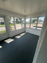 509 W Pleasant St in Knoxville, IA - Foto de edificio - Building Photo