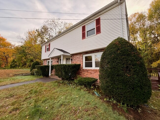 8 Crestwood Ln in Acton, MA - Building Photo - Building Photo
