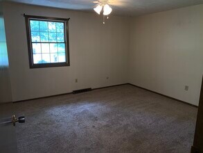 7484 Seymour St NW in Massillon, OH - Building Photo - Building Photo