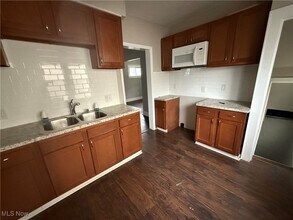 19600 Pasnow Ave in Euclid, OH - Building Photo - Building Photo