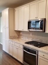 51 Baird Cir in Brentwood, CA - Building Photo - Building Photo