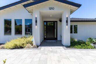 1210 Larnel Pl in Los Altos, CA - Building Photo - Building Photo