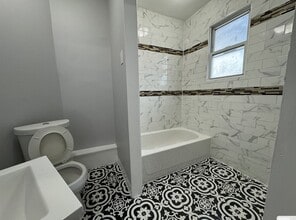 54 Harrison Ave, Unit 4 in Jersey City, NJ - Building Photo - Building Photo