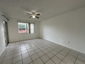 2271 SE 27th Dr, Unit 2271 in Homestead, FL - Building Photo - Building Photo