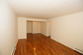 Maple Crest Apartments at Williston Park in Williston Park, NY - Building Photo - Interior Photo