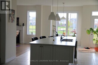 36 Celano Dr in Hamilton, ON - Building Photo - Building Photo