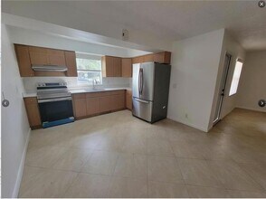 8071 NW 44th Ct in Coral Springs, FL - Building Photo - Building Photo