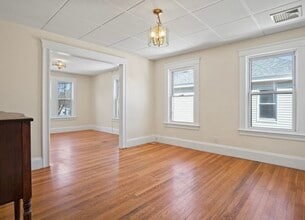 34 Sparhawk St, Unit 2 in Amesbury, MA - Building Photo - Building Photo