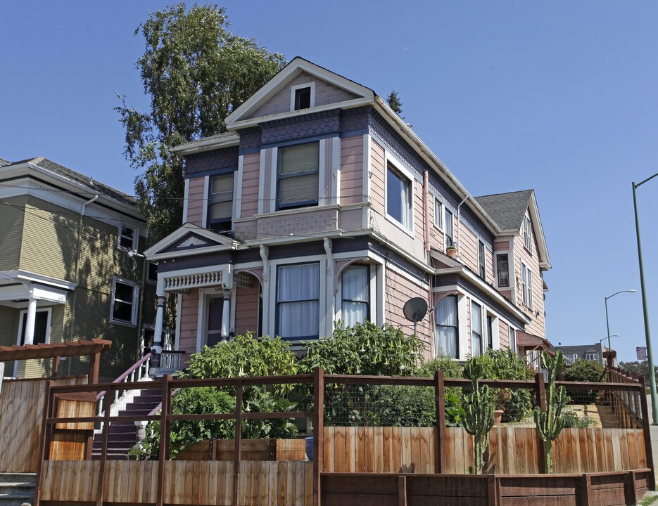 3608 Kingsley St in Oakland, CA - Building Photo